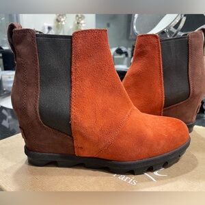 7.5 Sorel Chelsea Ankle Boots in Rust/Chocolate light rain waterproof suede
